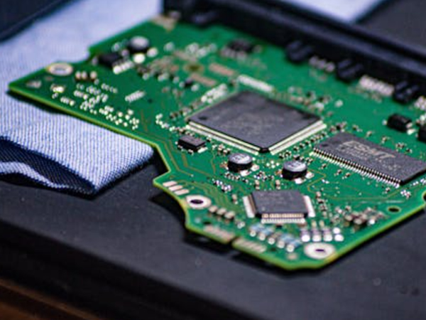 如何用脱焊芯去除焊料？